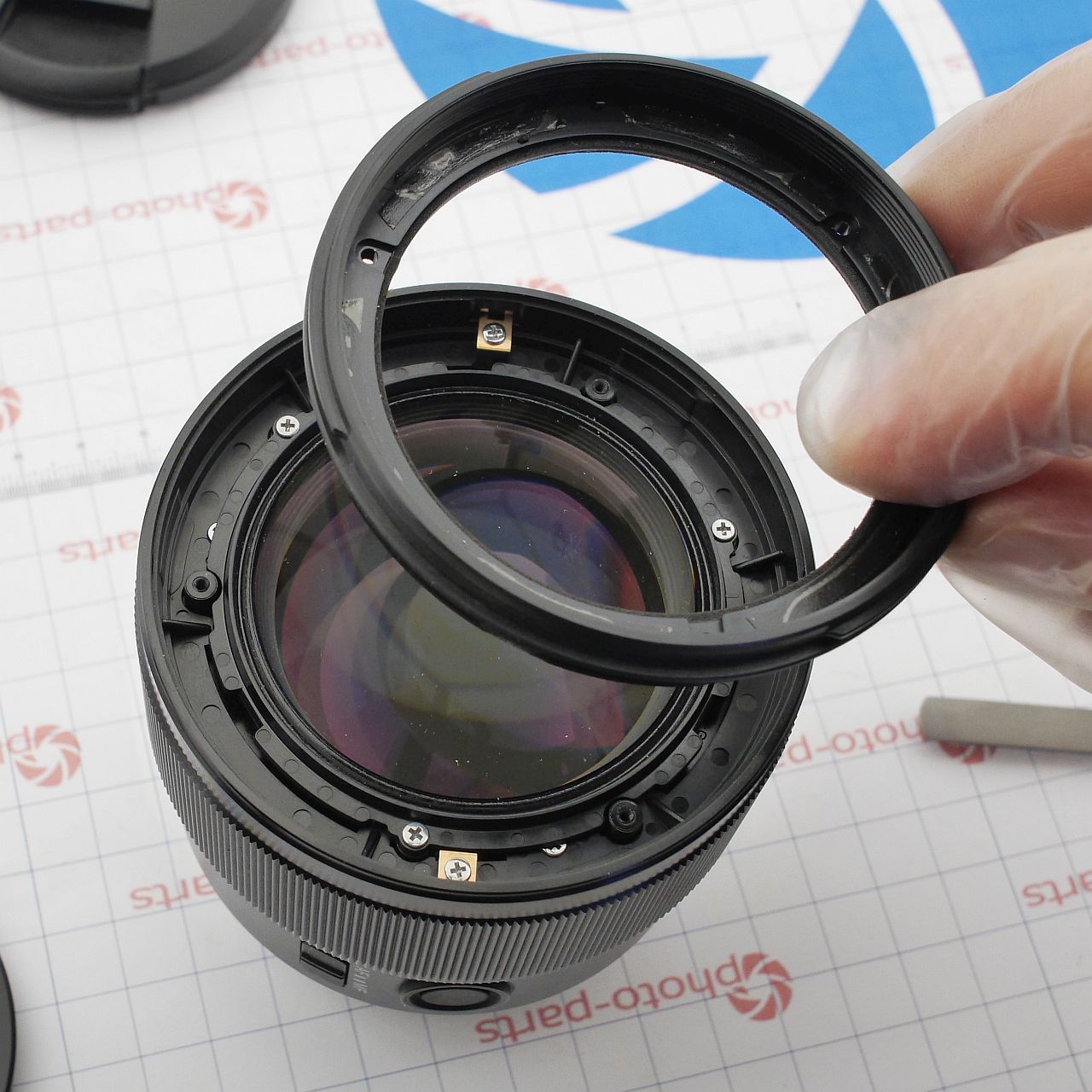 Sony 85mm 1.8 FE - a simple focus fix and teardown
